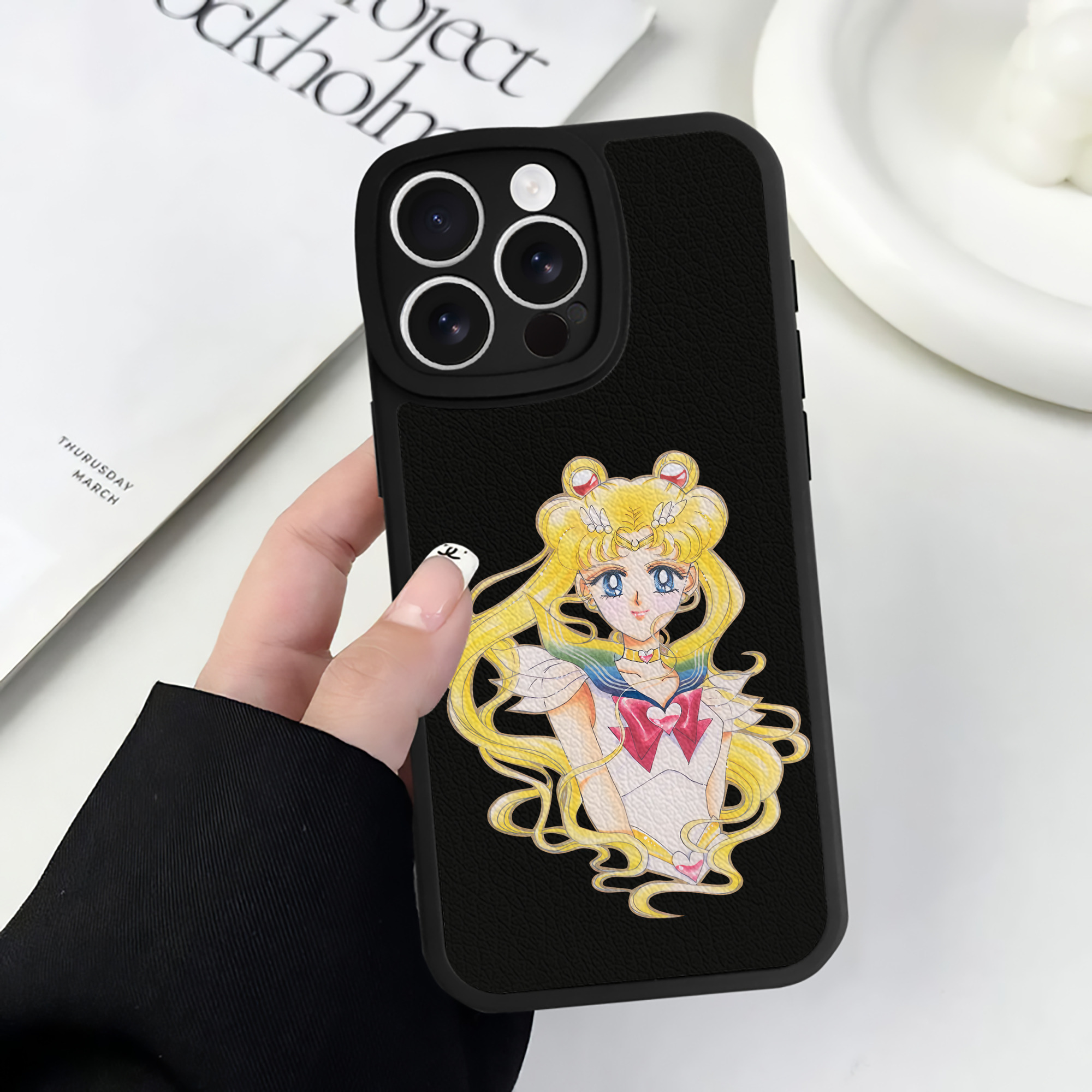 （画像用） 美少女戦士セーラームーン 月野 うさぎ つきの うさぎ Sailor Moon Tsukino Usagi 【iPhone 16シリーズ対応】シリコンスマホケース（レザー調） 材質：シリコン